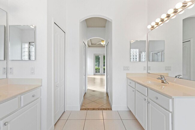 Building Photo - Gorgeous 3 Bedroom Home in Prestigious LPGA!