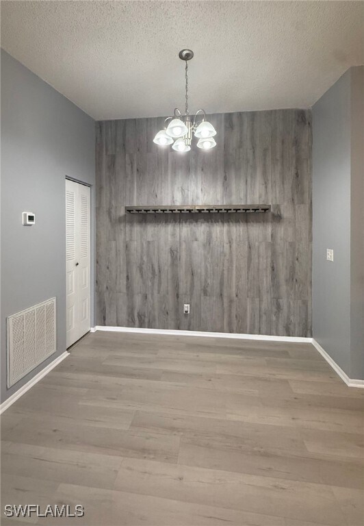 Building Photo - 6492 Royal Woods Dr