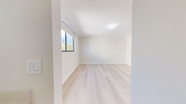 Building Photo - 17878 N Bay Rd