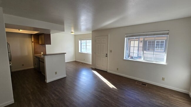 Building Photo - 247 Cheney St