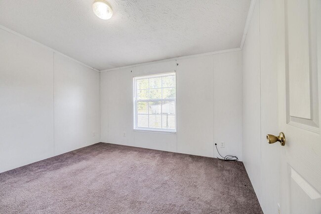 Building Photo - 1055 Low Ground Rd