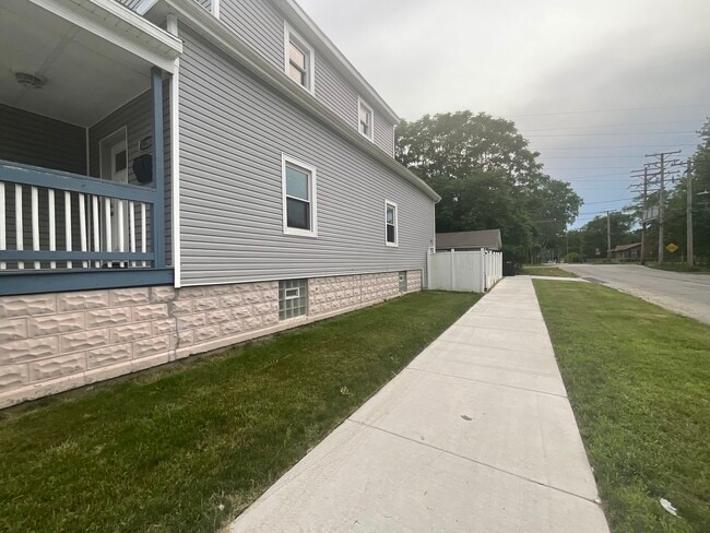 Building Photo - 12200 S Lowe Ave