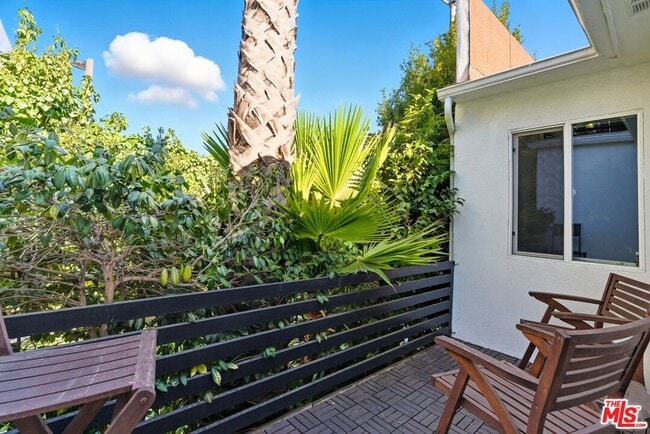 Building Photo - 10915 Ayres Ave