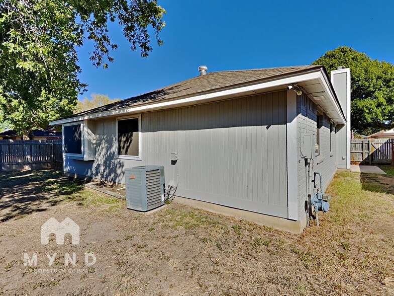 Building Photo - 4903 Pecan Estates
