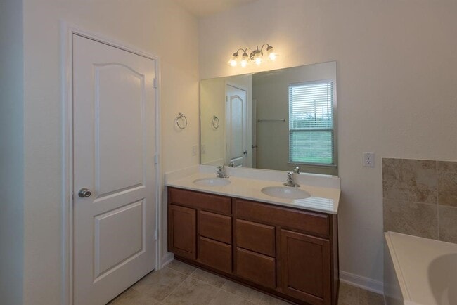 Building Photo - 1711 Clifton Hills Ln