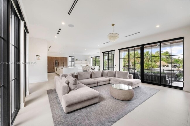 Building Photo - 885 NE 76th St