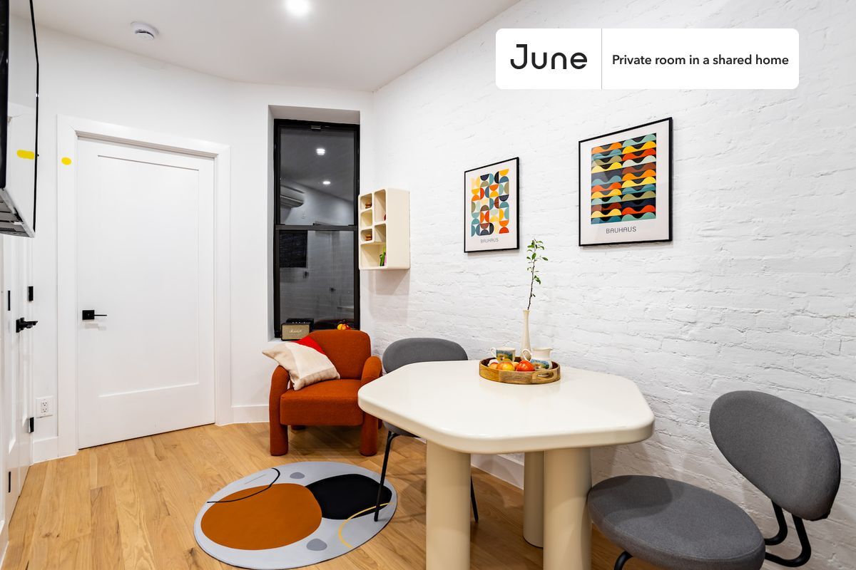 Building Photo - Trendy ROOM at The Central Park Manhattan House