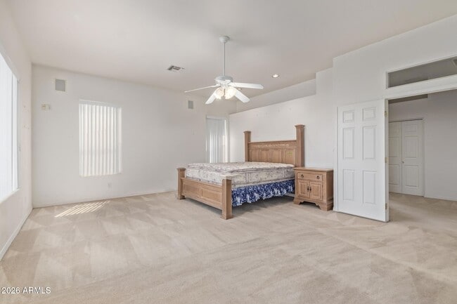 Building Photo - 589 N Acacia Dr