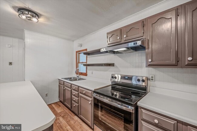 Building Photo - 438 Gloyd Ln