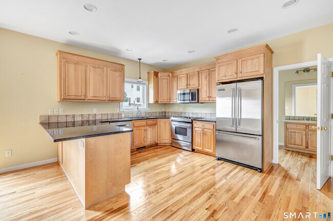 Building Photo - 36 Pawtucket Ave