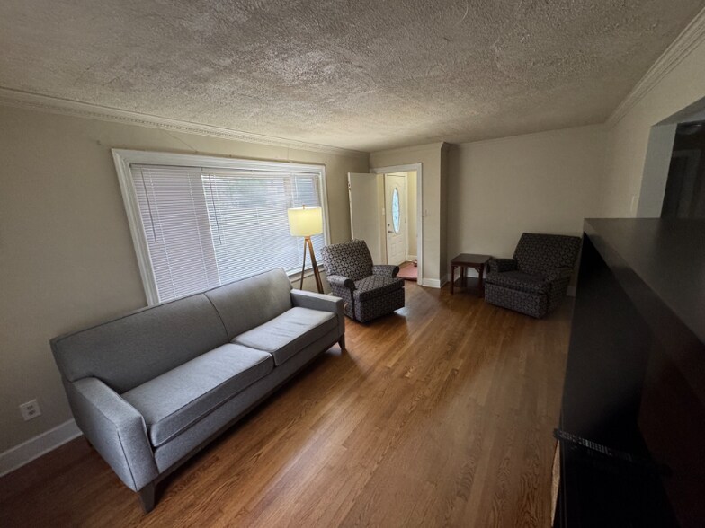 Building Photo - 5215 Huntington Ave