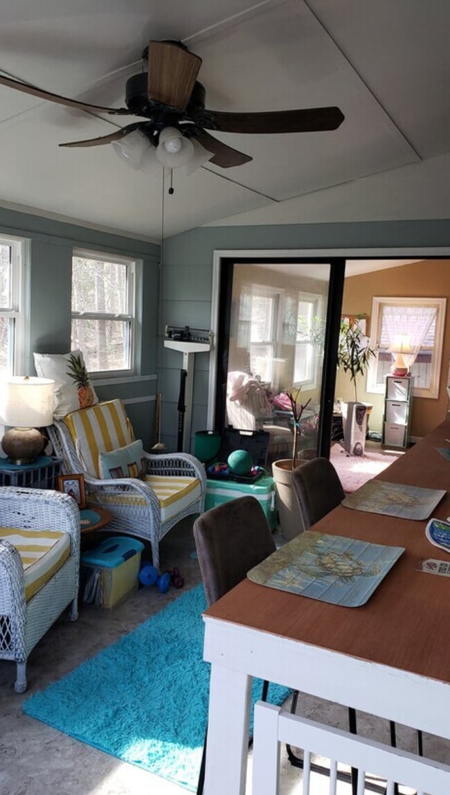 Building Photo - 1222 N Independence Dr