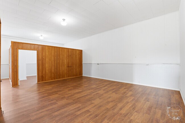 Building Photo - 19 S Green St