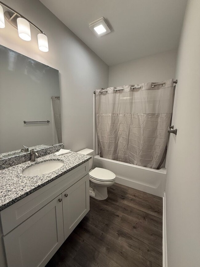 Building Photo - Three bedroom, 2 bath house in Graham