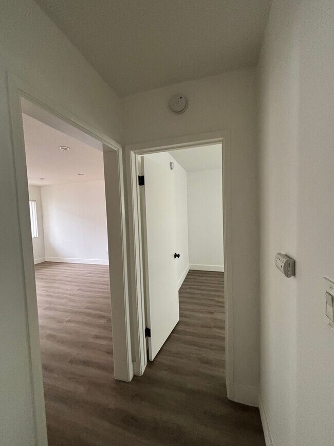 Building Photo - Upgraded 1 Bedroom In Torrance with Parkin...