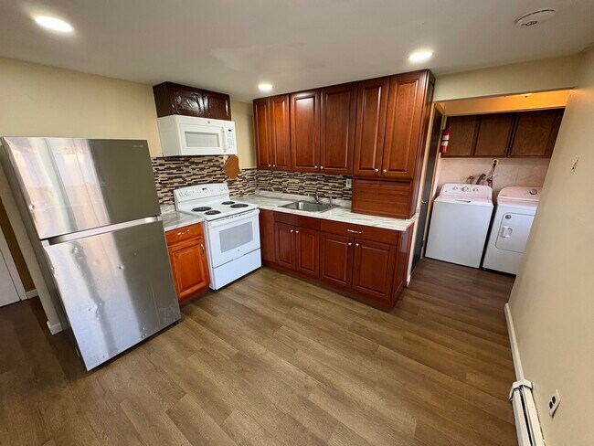 Building Photo - 37 John St