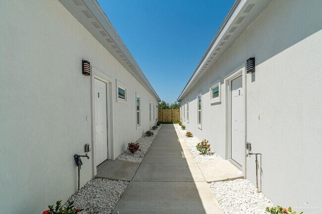 Building Photo - 5705 Notre Dame Ave