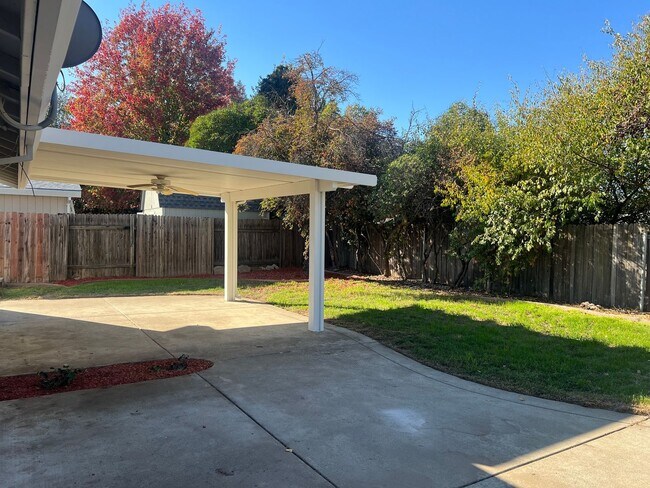 Building Photo - NICE 3 BEDROOM HOME IN CITRUS HEIGHTS!