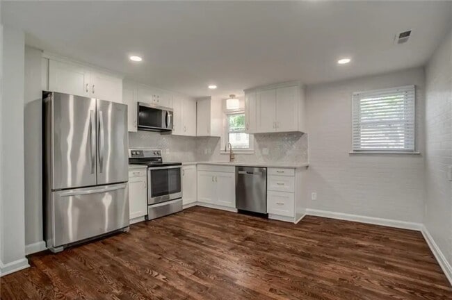 Building Photo - Lowell Avenue