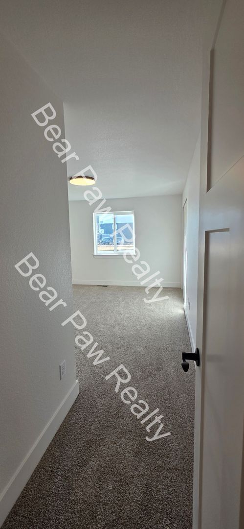 Building Photo - 1026 Center Dr