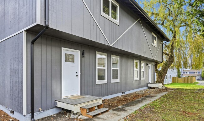 Building Photo - 2325 Yew St