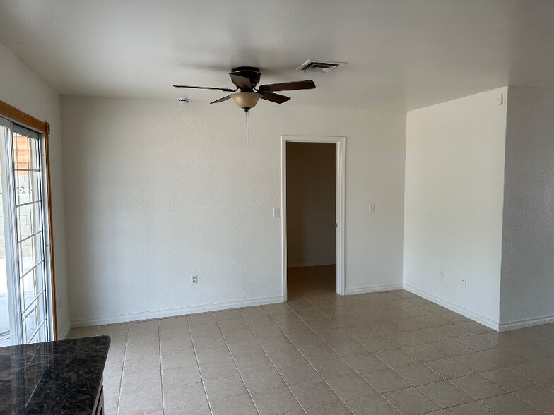 Building Photo - 2213 W Riviera Dr