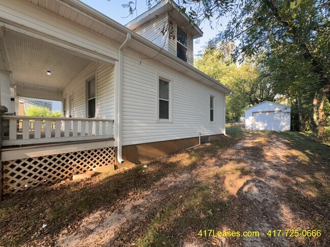 Building Photo - 2222 N Johnston Ave