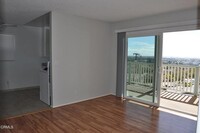 Building Photo - 3305 Hilltop Dr