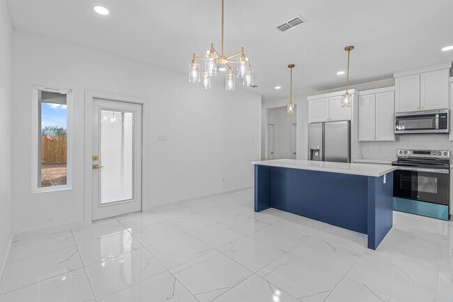 Building Photo - 3911 Yoyis St