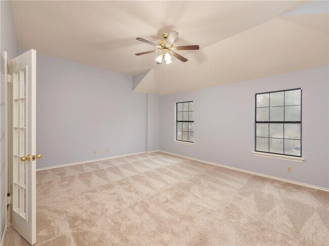 Building Photo - 809 Riverlawn Dr