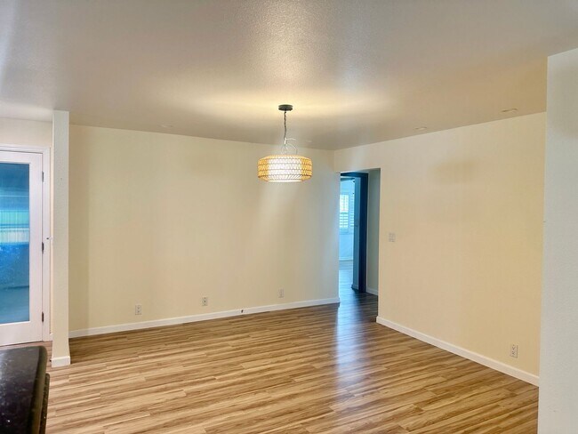 Building Photo - 606 Kaulani Way
