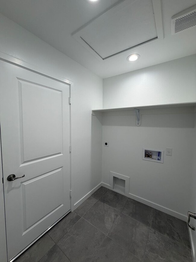 Building Photo - BRAND NEW 3 BEDROOM HOME!