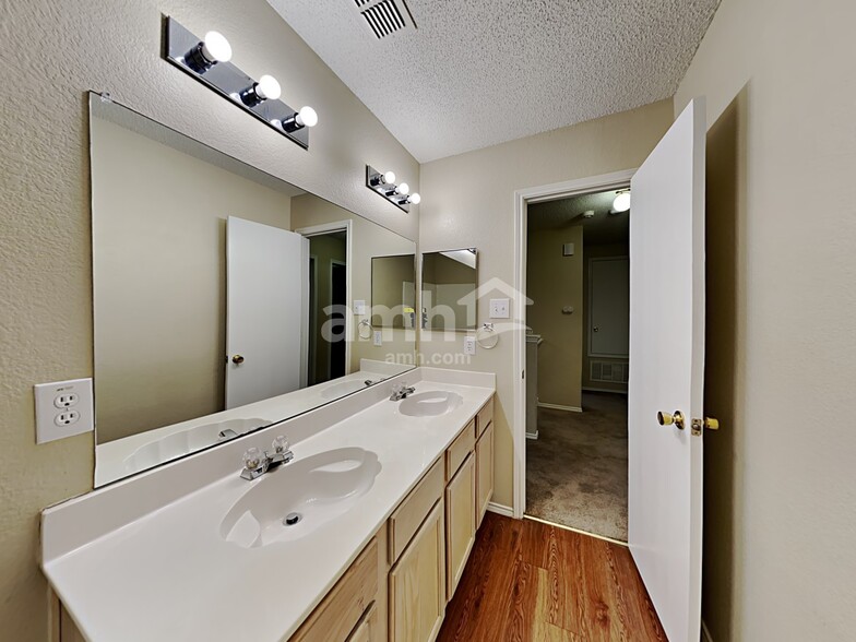 Building Photo - 2357 Bradford Pear Dr