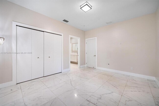 Building Photo - 511 Madeira Ave