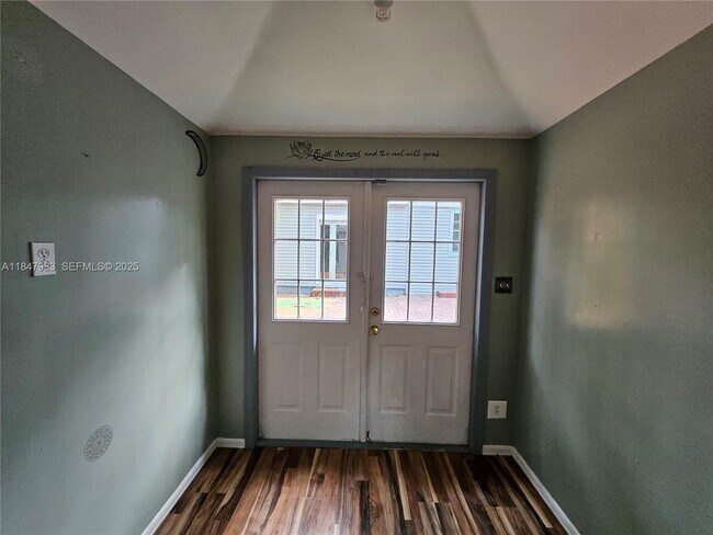 Building Photo - 38 SW 6th St