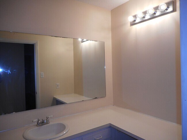 Building Photo - 3-bedroom, 2-bath Brick Home