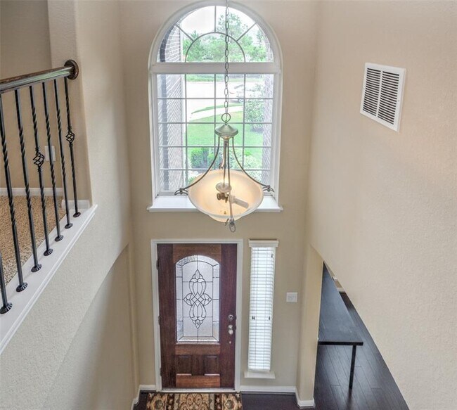 Building Photo - 26335 Cedar Pine Dr