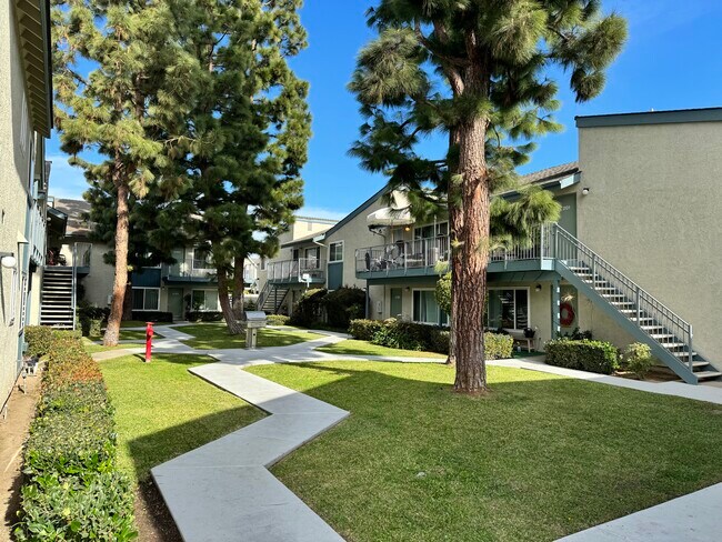 Building Photo - Bay Street Apts