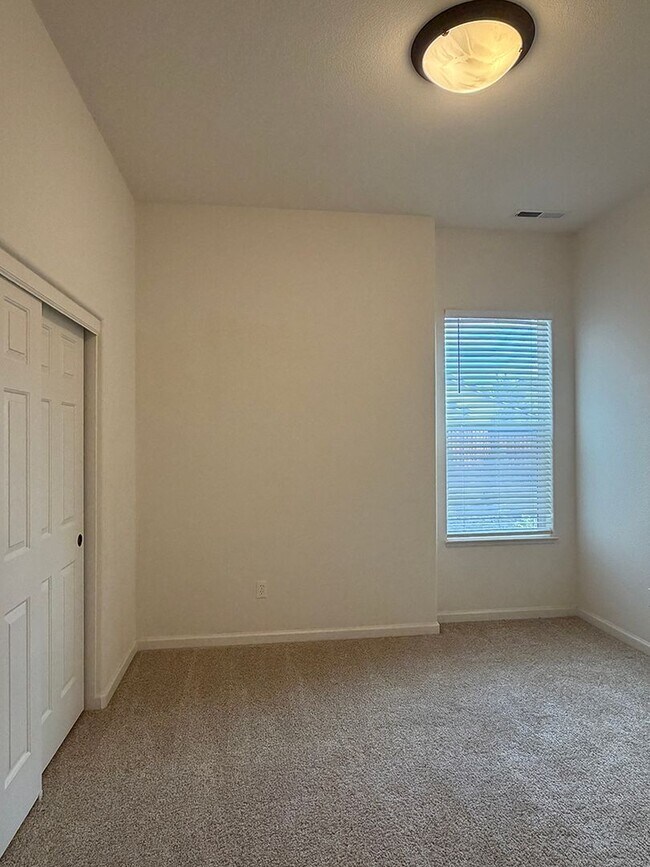 Building Photo - 1635 Murrieta Ct