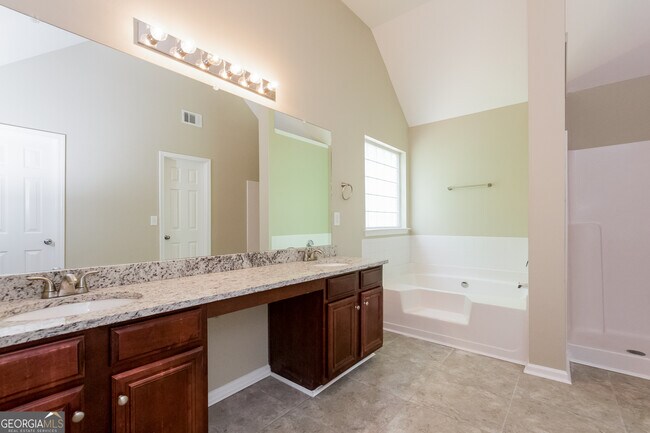 Building Photo - 6322 Shell Dr SW
