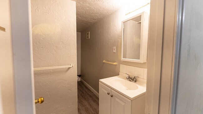 Building Photo - 725 N 10th Ave