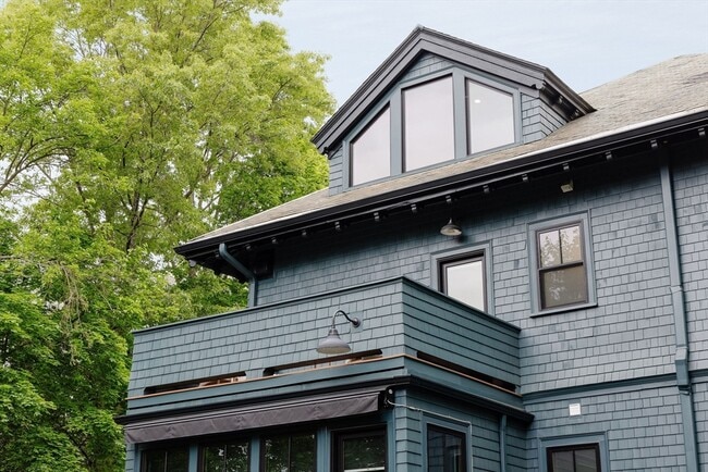 Building Photo - 21 Walnut St