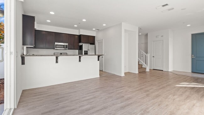 Building Photo - 2BR Townhouse in Imperial Beach with Washer/Dryer and Garage!