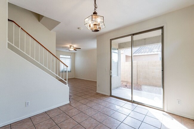 Building Photo - AVAILABLE JULY - Three Bedrooms + Loft!