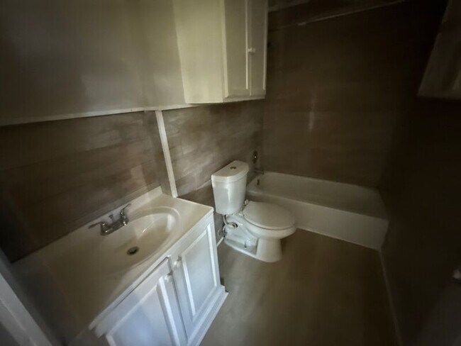 Building Photo - 110 Pine Lawn Pl