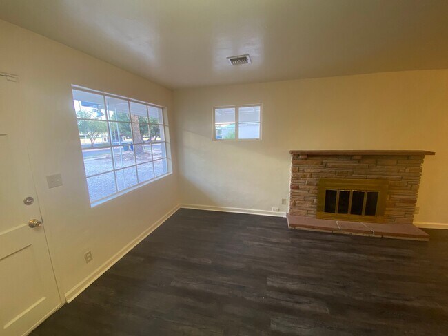 Building Photo - 5609 E Pima St