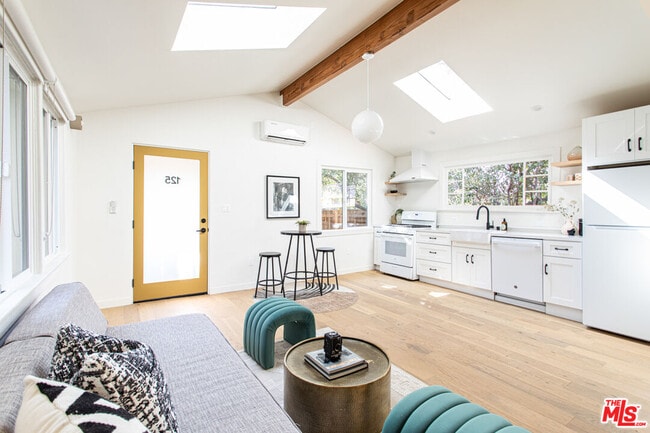 Building Photo - 125 Hackett Pl