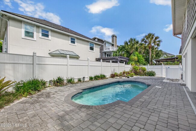Building Photo - 1766 Beach Ave