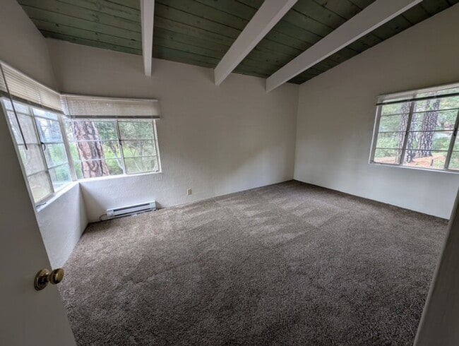 Building Photo - Single story country home with breathtaking views!