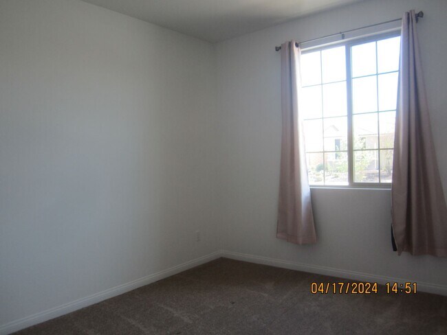 Building Photo - COOL POOL, PARKS AND NEAR NEW 3 BR PLUS DEN IN MEINFEE